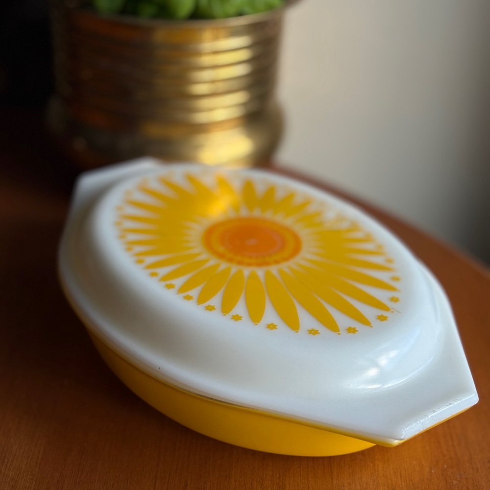 Vintage Pyrex Sunflower Oval Casserole Dish Mid Century Yellow White Cookware